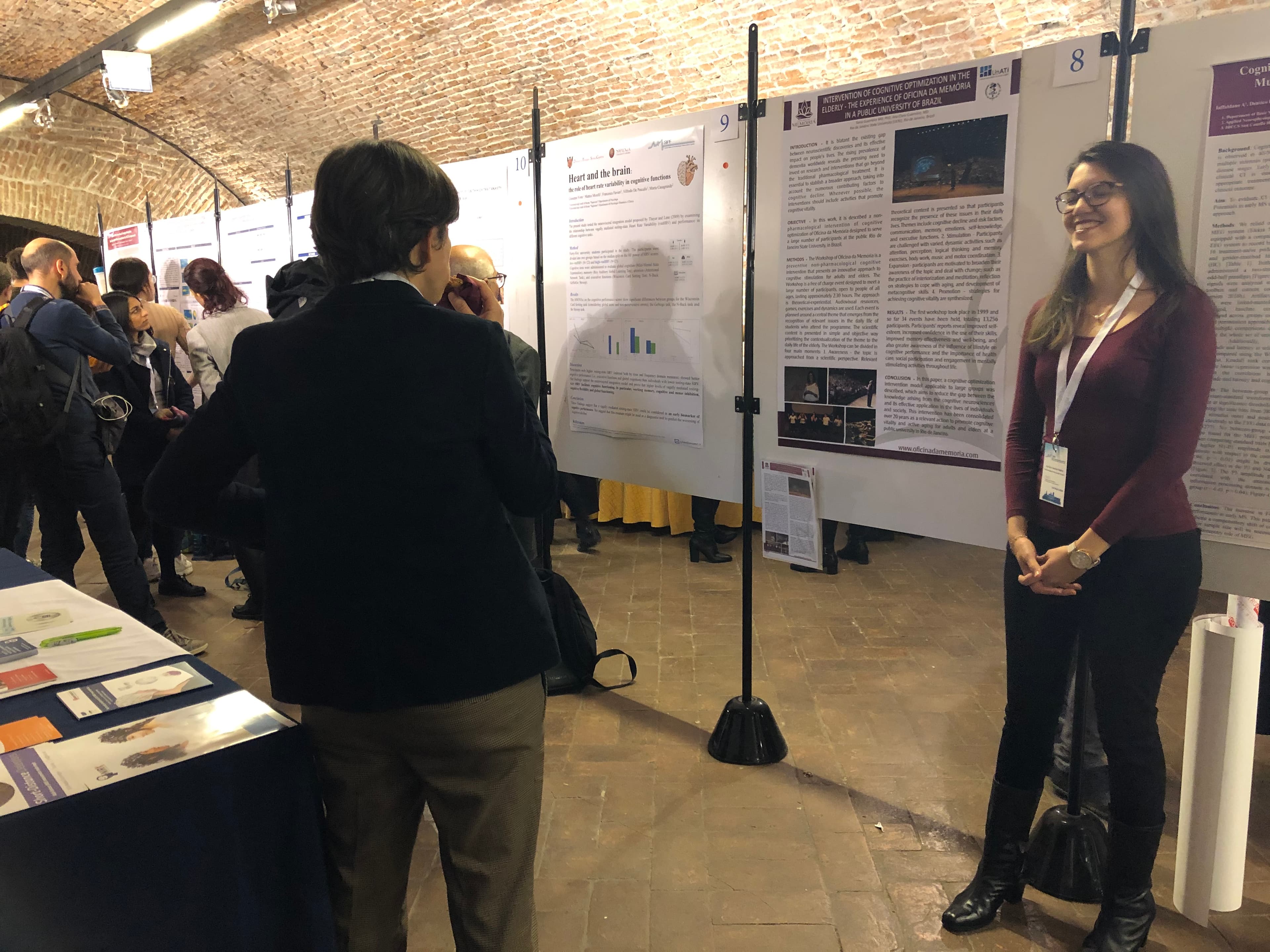 Apresentação no Congresso de Neurociência em Ferrara, Itália - Ana Clara